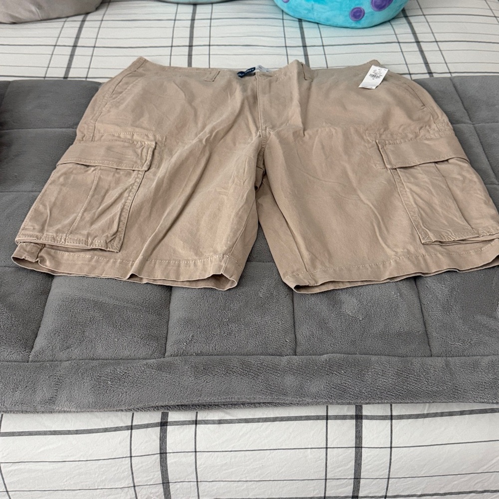 NWT Men’s Old Navy Cargo Shorts size 36 selling as a bundle - Picture 6 of 11